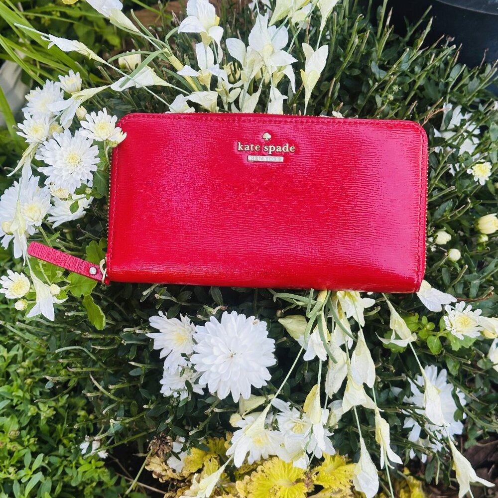 Kate Spade Cedar Street Lacey Patent Leather Red Wallet - Picture 4 of 16